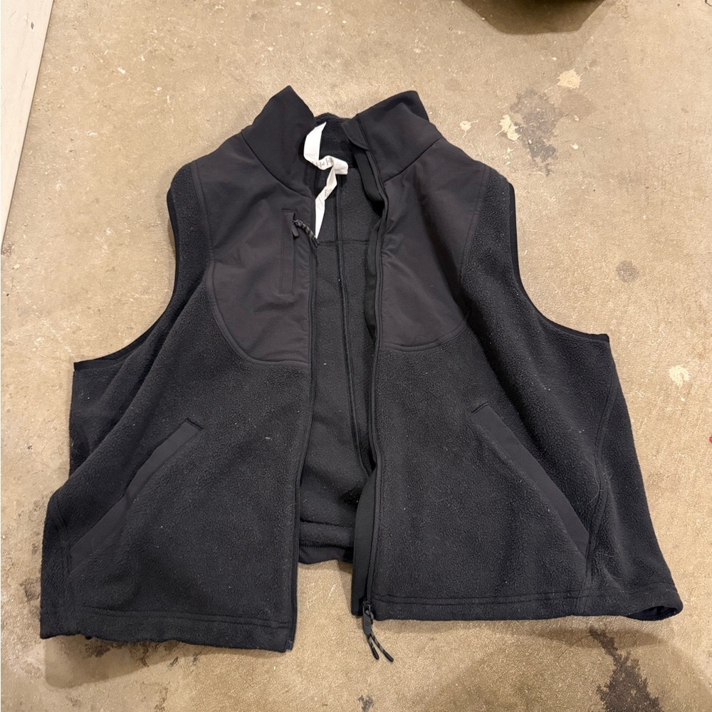 NWOT Lululemon Black Fleece Cropped Vest